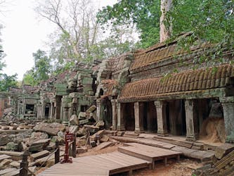 Angkor Temples shared guided tour with roundtrip transportation